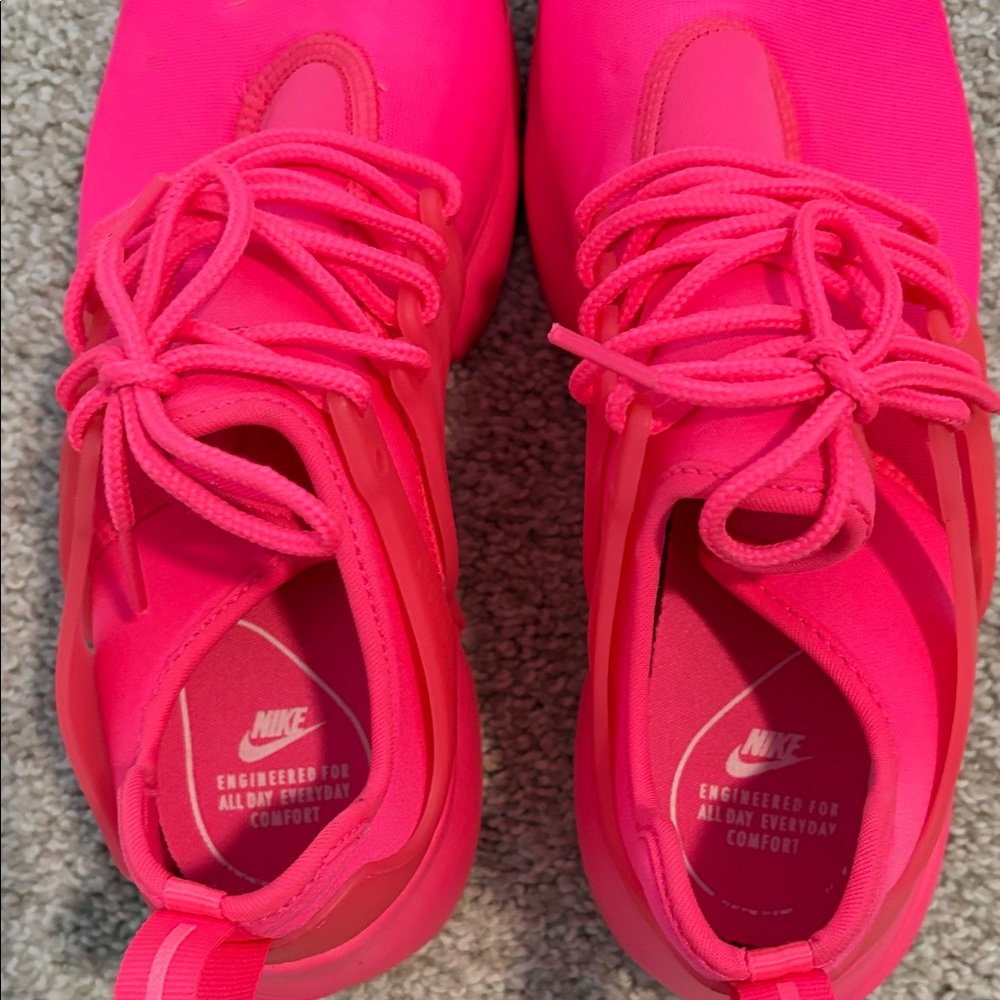Nike Hot Pink Running Shoes - Picture 4 of 5